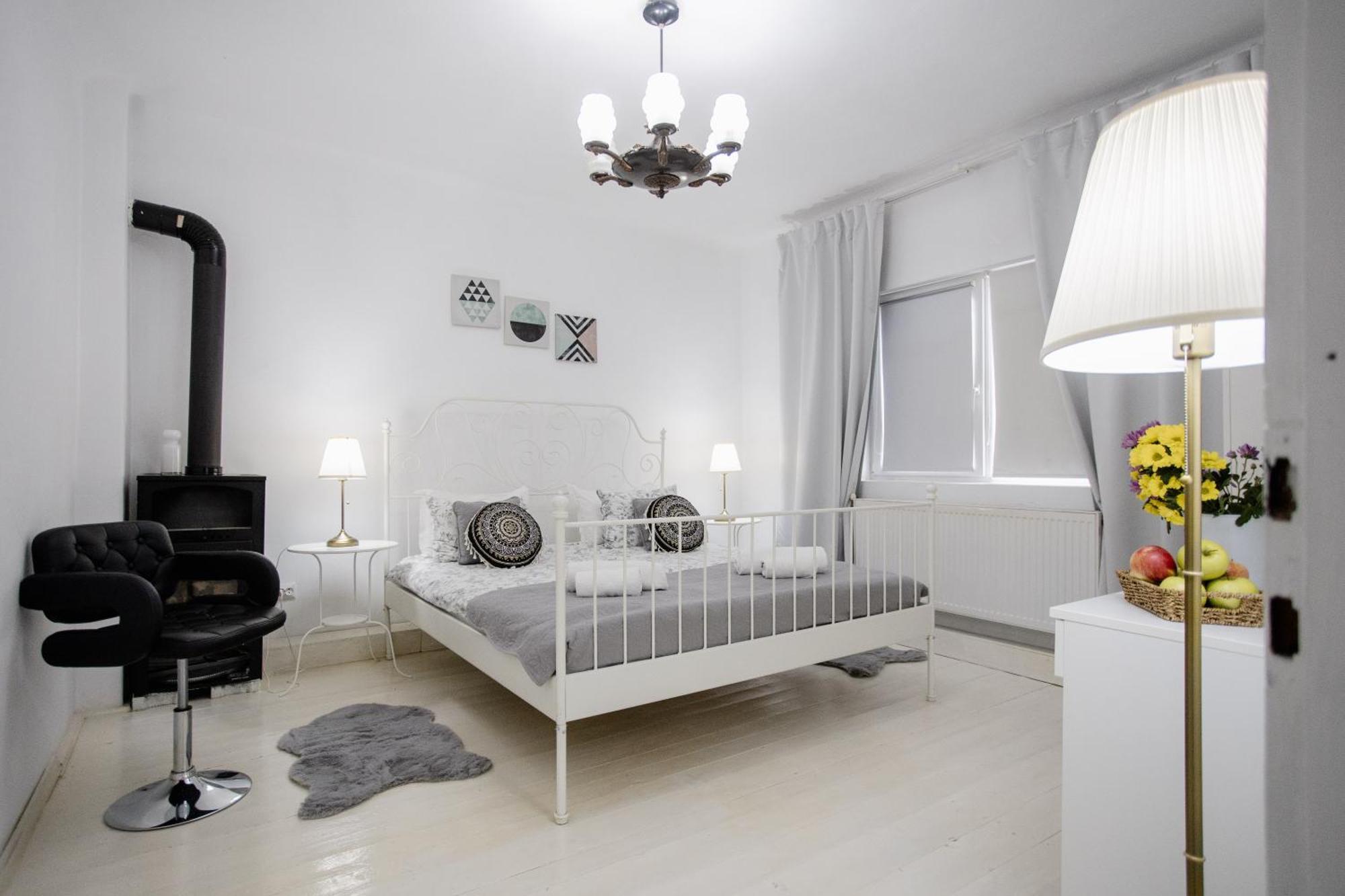 La Maison Blanche Hotel Alba Iulia Buitenkant foto